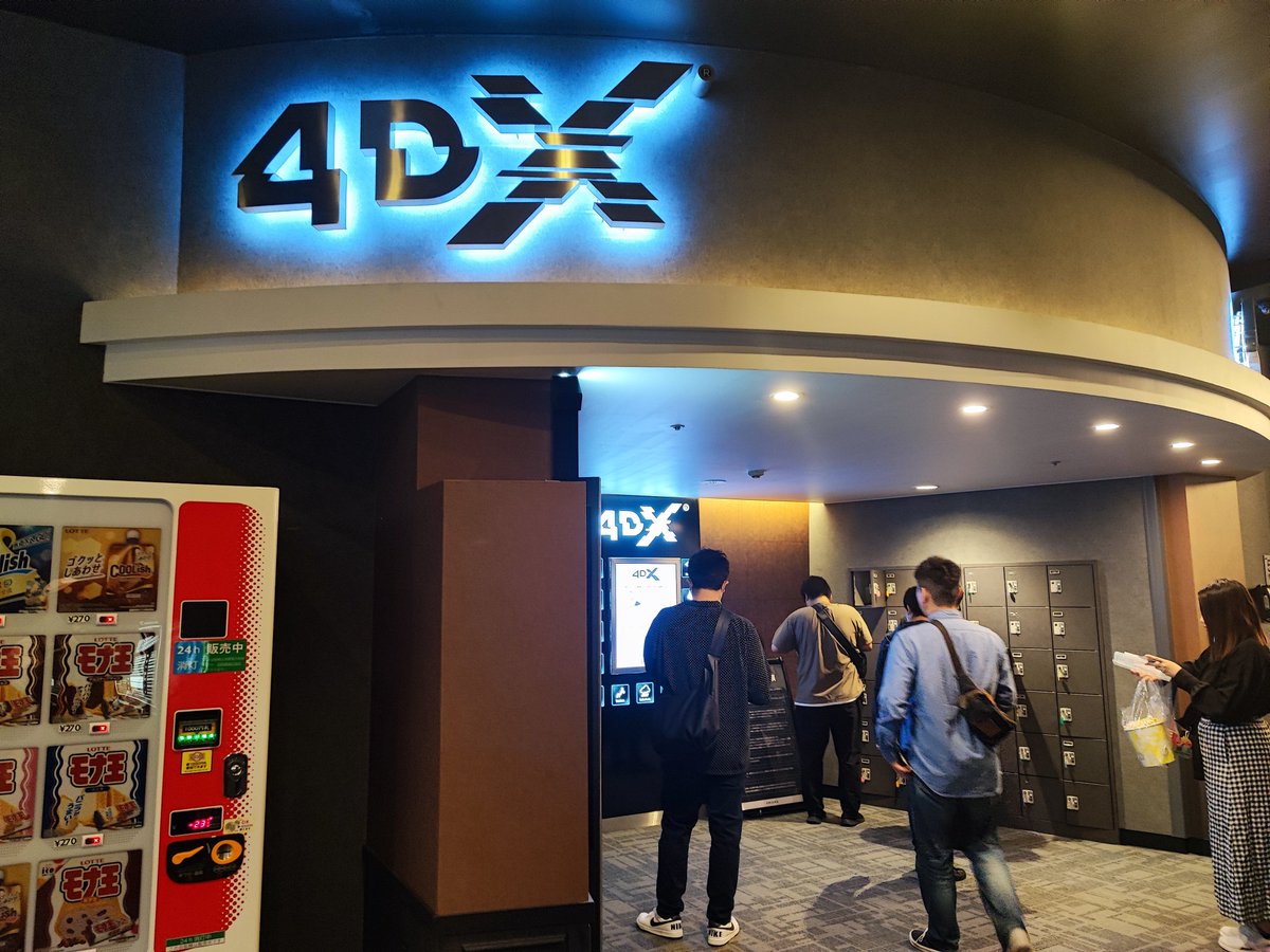 ootanizzu's tweet photo. 本日1本日目はイオンシネマみなとみらいで、魔法少女まどか☆マギカ4DX版の鑑賞ですよ。今日もドットが目視できる粗い解像度でがんばります。池袋はすべてが綺麗なんだけど揺れませんからね。4DXはポケットのものが飛び出すくらいが丁度よいと考えております。はい。グッズはかなりなくなりました。 https://t.co/Z7pbDwCTBp