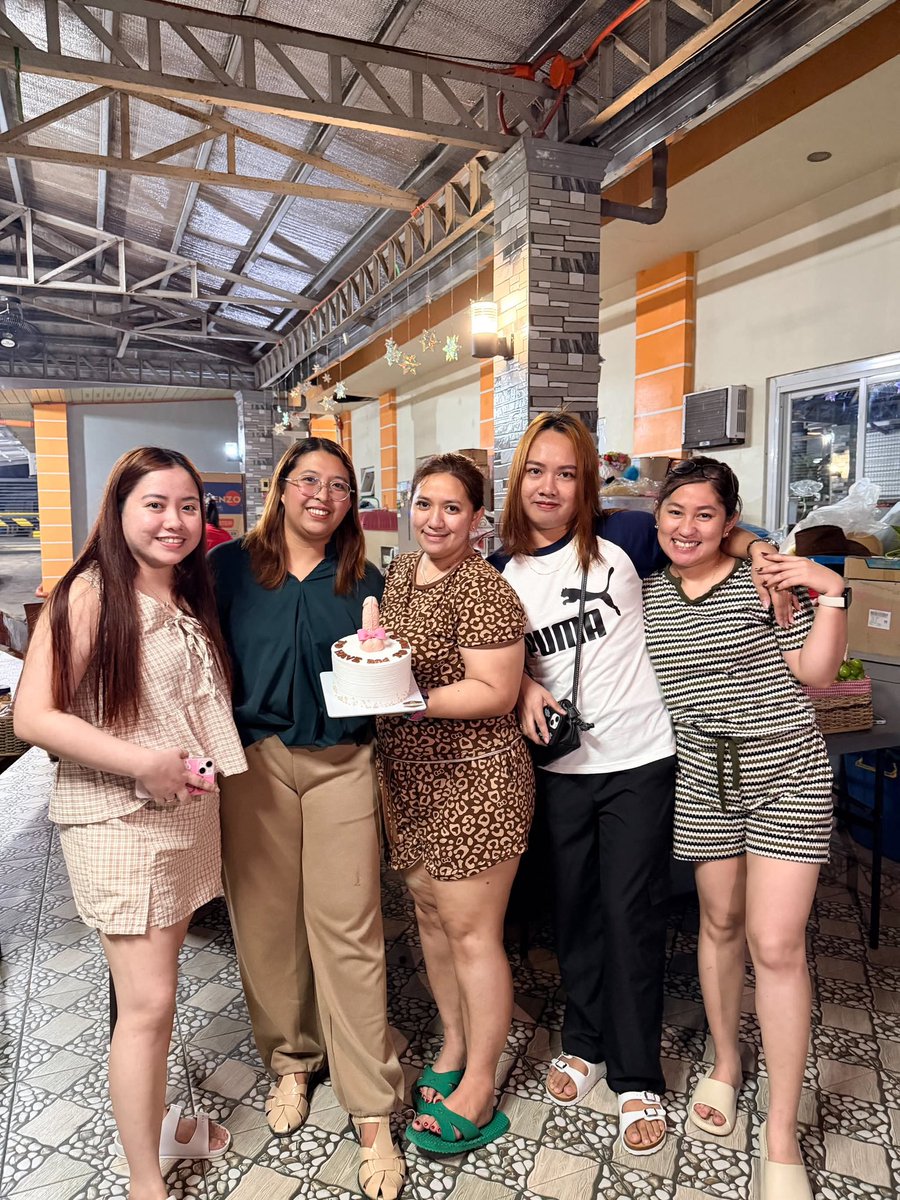 bernardtalavera's tweet photo. my kumare is about to get married 🥹💕 https://t.co/IymLt8Ryg2