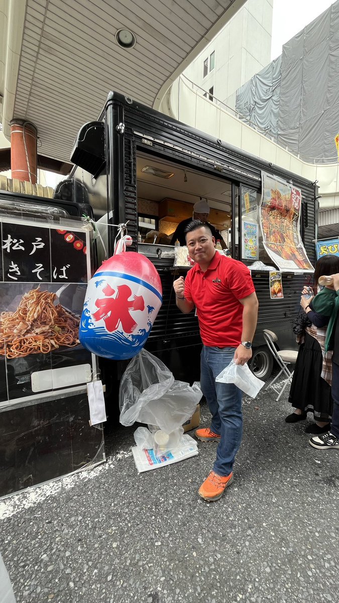 wyverns15611302's tweet photo. 松戸まつり出店店員２日目頑張ります！
11時から16時まで松戸駅西口バスロータリーに私「後藤たけし」が居ます。ぜひお越しください。
松戸焼きそば、じゃがバター、唐揚げ、かき氷用意してます。お待ちしてます！
https://t.co/YXMzUYkAEY https://t.co/ppOuNXHZY2