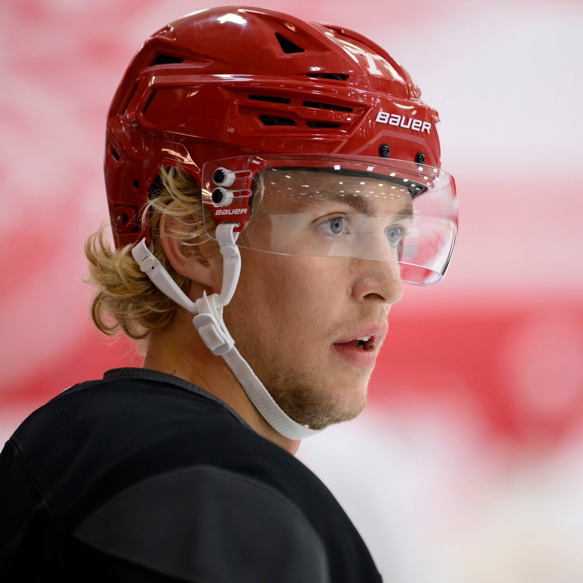 the_det_times's tweet photo. BREAKING: Red Wings RFA Simon Edvinsson has informed the team that he prefers to be traded rather than sign an extension, per @FriedgeHNIC https://t.co/wN9cfPzyiy