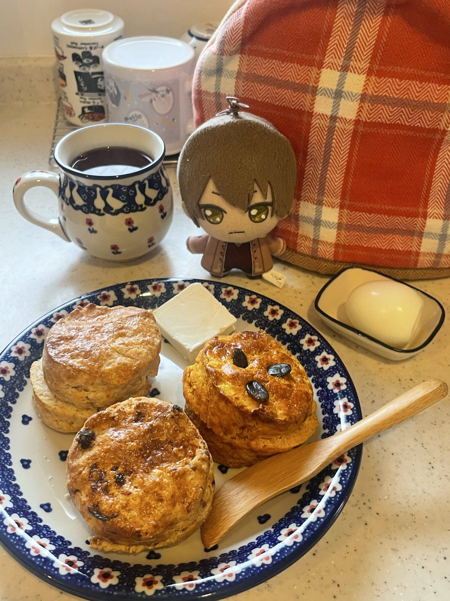 ogi0106's tweet photo. スコーン3つは余裕だねミチル https://t.co/2i3Wb4mrfe