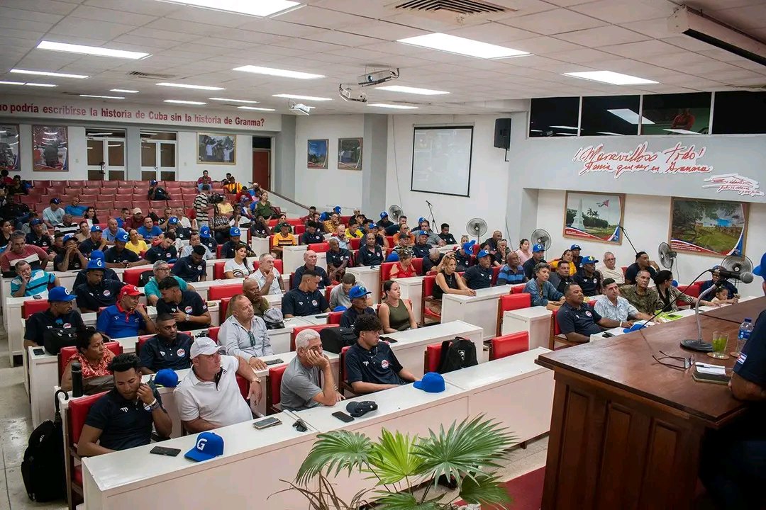 BarceloOrt92635's tweet photo. @DiazCanelB @DrRobertoMOjeda @PresidenciaCuba @BorgesOlivero @CNCTVGranma @lademajagua @EVilluendasC Los Alazanes de Granma son apadrinados por diversas empresas de la #ProvinciaGranma https://t.co/gtcDfTjG0T