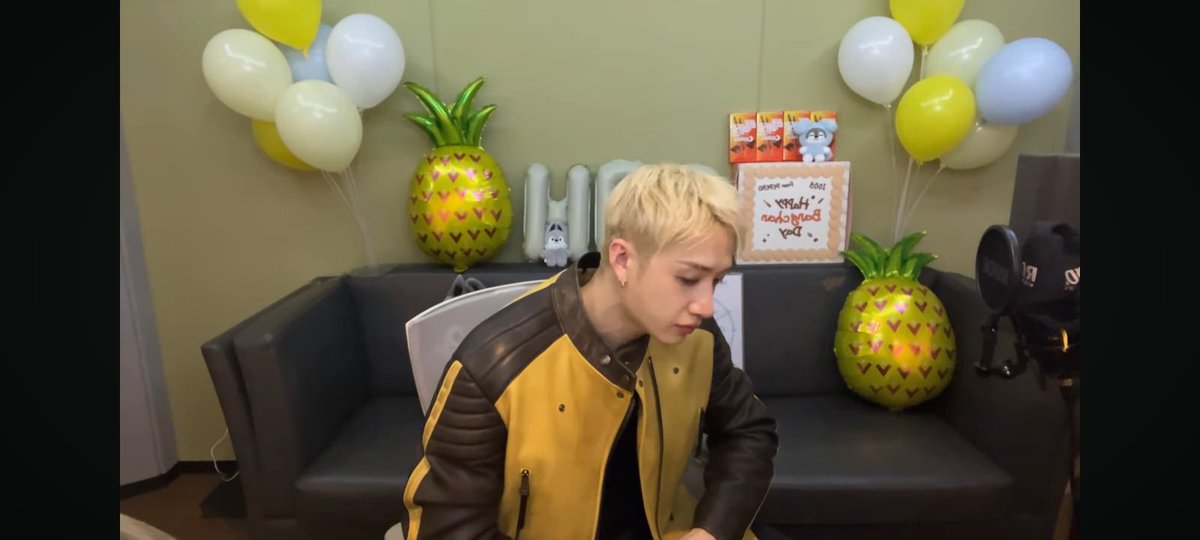 CamiJonas05's tweet photo. Feliz cumpleaños Chan, te deseo lo mejor, que seas muy feliz, gracias por existir, por ayudarme, te amo, i love You 💜🥹😭
@st
#StrayKids #BangChan 
#HappyBangChanDay #YouMakeStrayKidsStay https://t.co/ojy5vLR0Hv