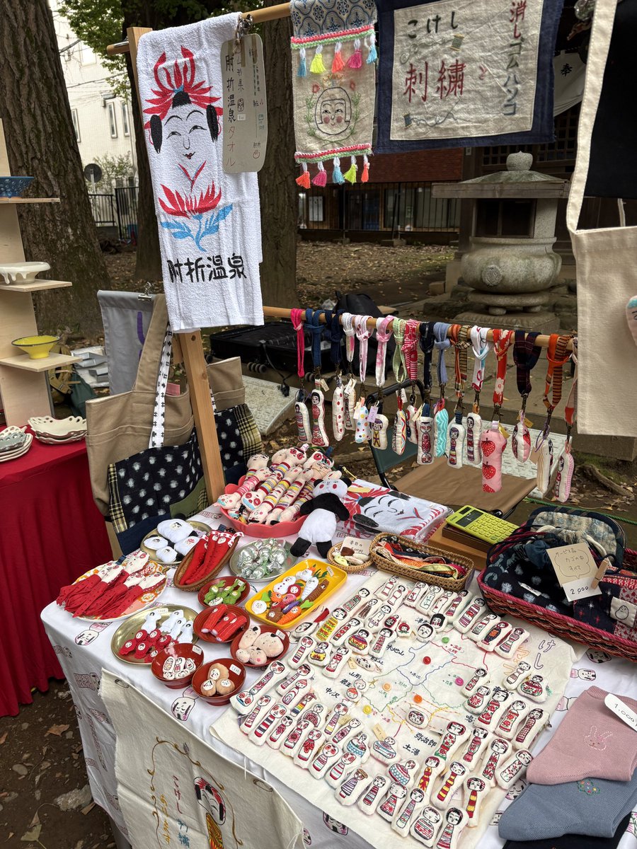 kokeshichiku's tweet photo. #雑司ヶ谷手創り市　本日開催です
鬼子母神でお待ちしてます♪
#こけし刺繍と消しゴムハンコ
#こけし
#刺繍
#ハンドメイド https://t.co/TkdvNsx7wY