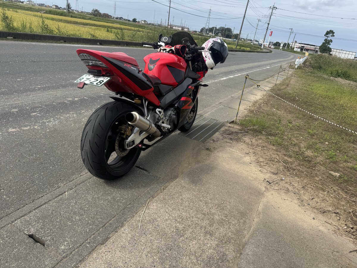 y37336927's tweet photo. 朝いちからメーターの液晶がつかないトラブルもありましたが、なんとか解決できたので、実家に向かうっす。

ネコ飼ったんだって！😸😸

しかも2匹🤣

なので見に行く😁

かーちゃん、悪夢の2年前を克服したみたいだし🐱🌈😭 https://t.co/1ZPGRJP323