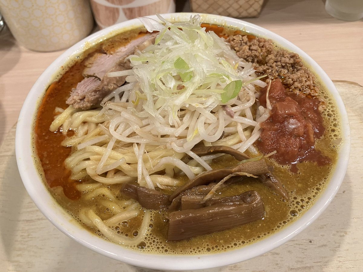 hirobuchiii's tweet photo. 麺屋幸生@所沢 小手指

濃厚なカレー風味の味噌スープ、ドロドロで、結構スパイシー

トマトサルサソースがバッチリ👌

🍚ドボンで〆ました👌

超うまい😋

スパイシーカレー味噌らーめん
魚介中華そば塩＋ラー油TP
魚介つけ麺

#麺屋幸生 #所沢 #小手指 #めんすたぐらむ #味噌麺処花道 https://t.co/ijP8xhCvw7