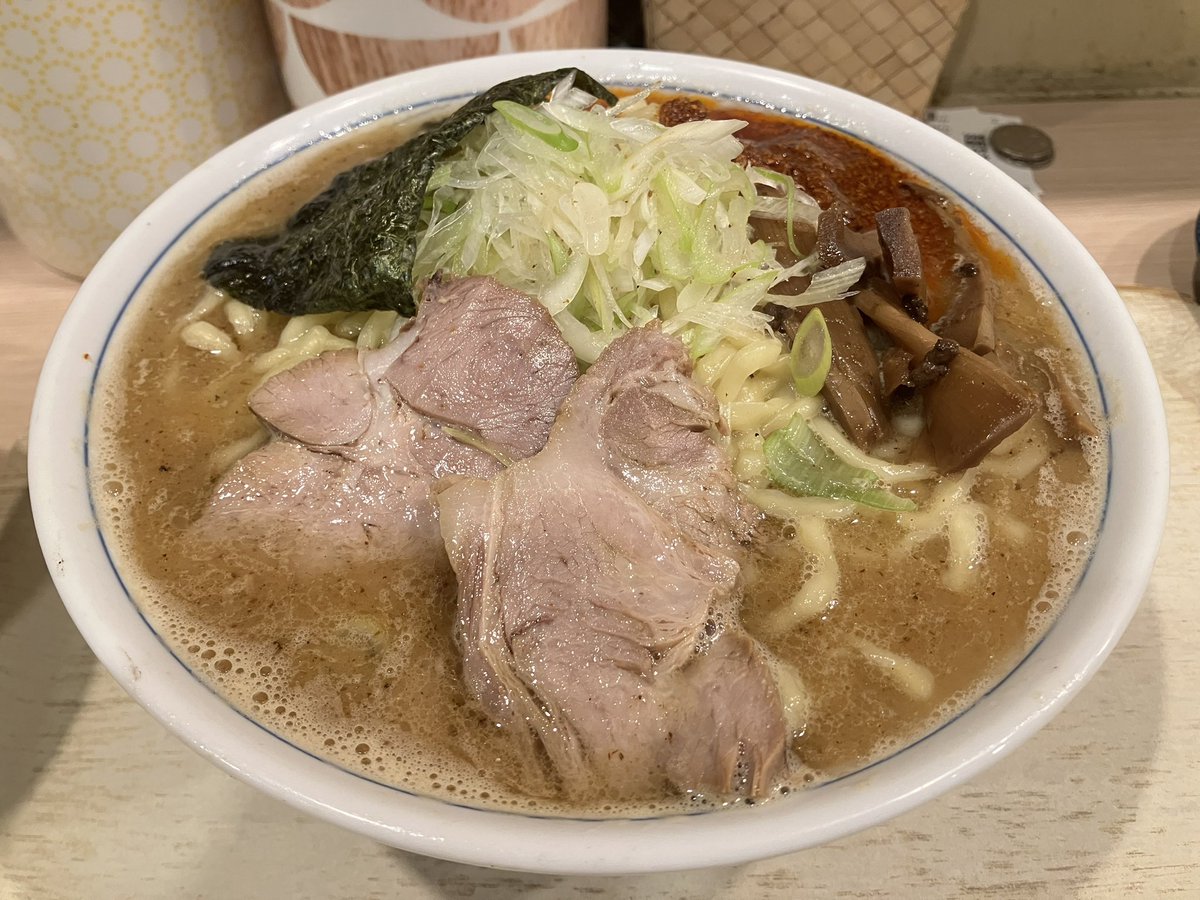 hirobuchiii's tweet photo. 麺屋幸生@所沢 小手指

濃厚なカレー風味の味噌スープ、ドロドロで、結構スパイシー

トマトサルサソースがバッチリ👌

🍚ドボンで〆ました👌

超うまい😋

スパイシーカレー味噌らーめん
魚介中華そば塩＋ラー油TP
魚介つけ麺

#麺屋幸生 #所沢 #小手指 #めんすたぐらむ #味噌麺処花道 https://t.co/ijP8xhCvw7