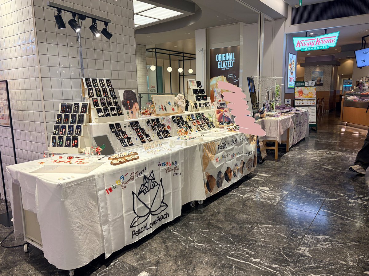 PLP1206's tweet photo. おはようございます。
ご自分用に選ばれたり、プレゼント���選ばれたり連日ありがとうございました。

イベントも今日を入れて残り2日です。
今日もよろしくお願いします。

本日は11:30〜19:30 になります。
皆さまのご来店、お待ちしております。 https://t.co/OXLlS6clUF