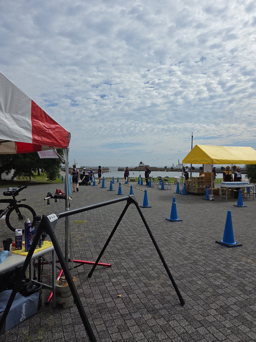 ElevenCycle's tweet photo. 本日、巣鴨店店長は川崎港東扇島トライアスロンに出場の為、不在です。
お店は営業しております！ https://t.co/GnC8trff7J