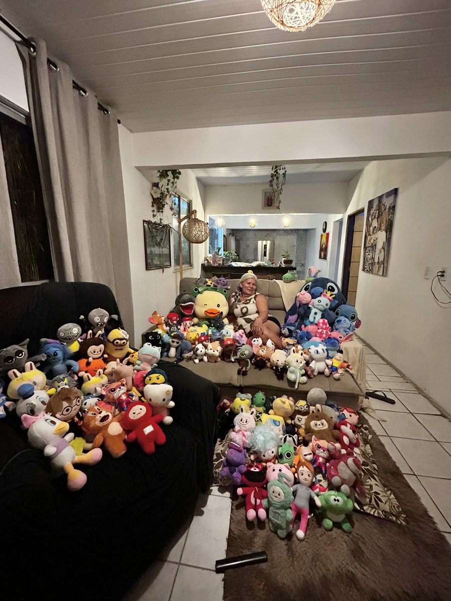 eusougabrielb's tweet photo. @MrMagic011 Olha o tanto que eu pego, aí depois faço doação pra escola ou orfanato, fico só com alguns https://t.co/v9fJ06ZD6o