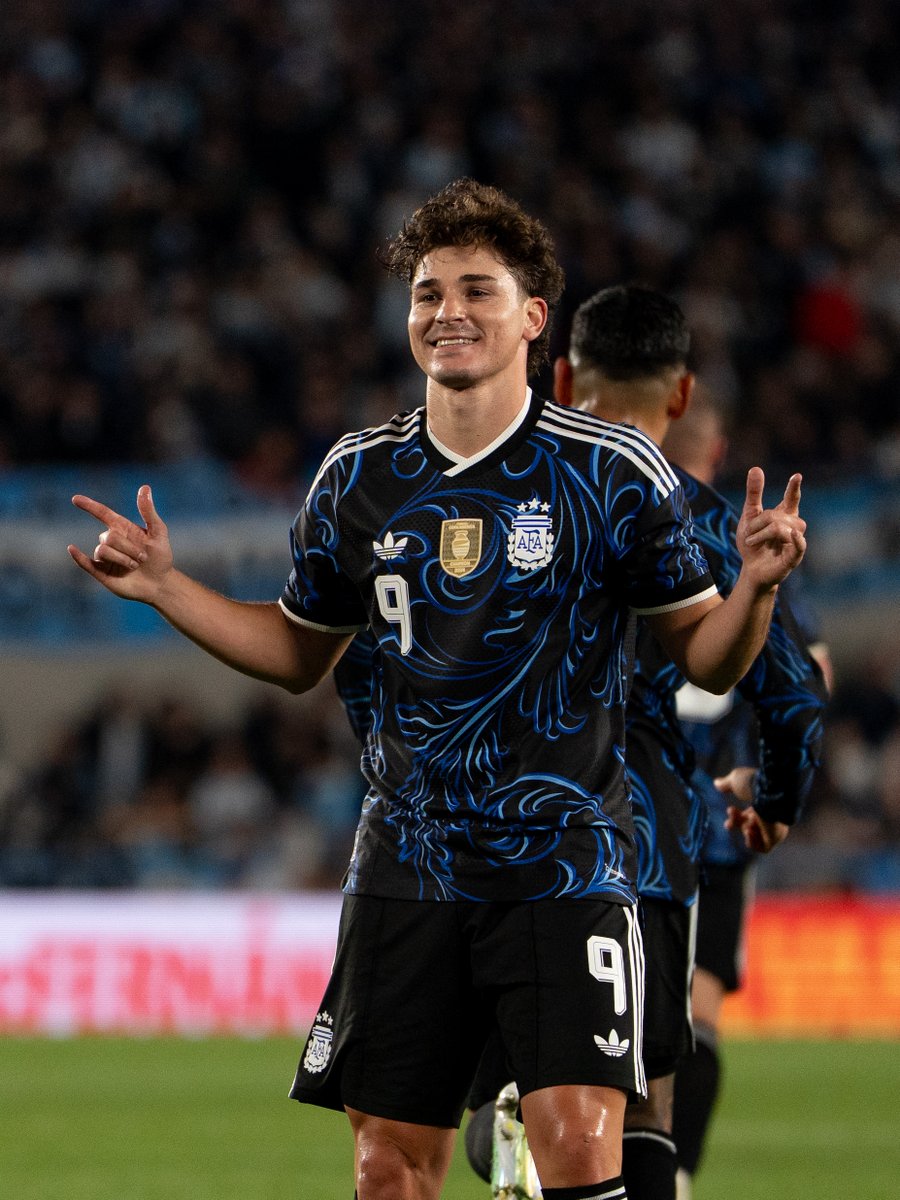 RiverPlate's tweet photo. JULIÁN 🤟🏻🕷️ https://t.co/CIybYKrbnM