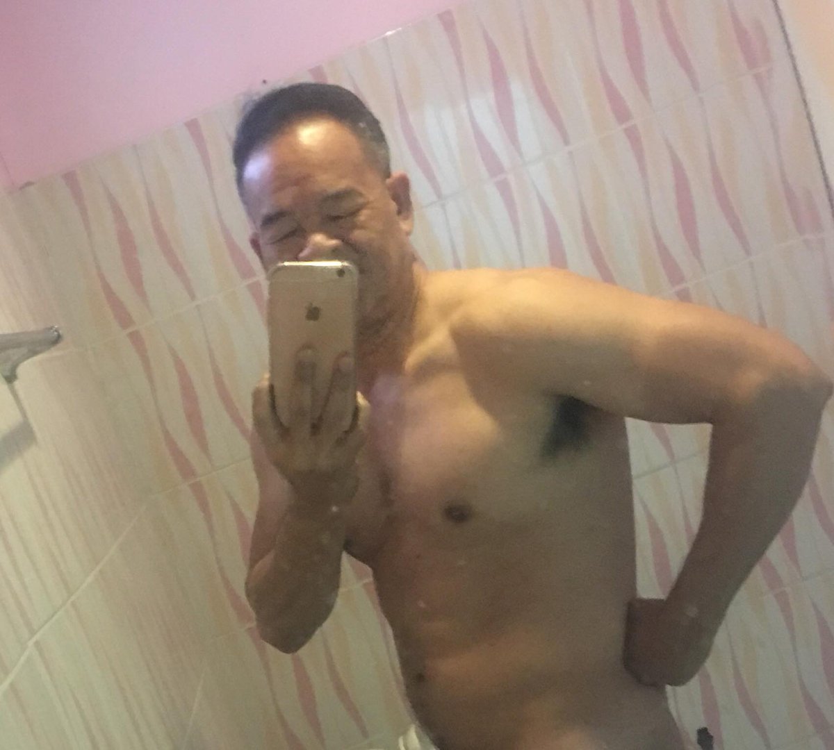 Oldmanarmpit's tweet photo. ผอ.คนดังโชว์รักแร้ ขนดก น่าเลียมาก https://t.co/Tch71NL9bo