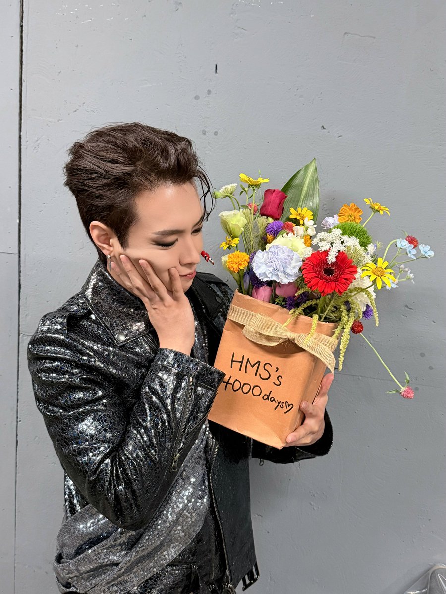 rokkikki's tweet photo. 261003D 소크라테스 패러독스 서포트 🏛️

“ 나 밍레토스는 이제 세상에 알려지겠지,
데뷔 4000일 맞은 자로. ”

황민수 배우님의 데뷔 4000일을 축하하며, 뮤지컬 ‘소크라테스 패러독스’ 팀에게 도시락과 떡 서포트를 진행했습니다.ᐟ

-
사진 저장 및 재업 가능! 2차 가공 X https://t.co/EkcdJKl2bf