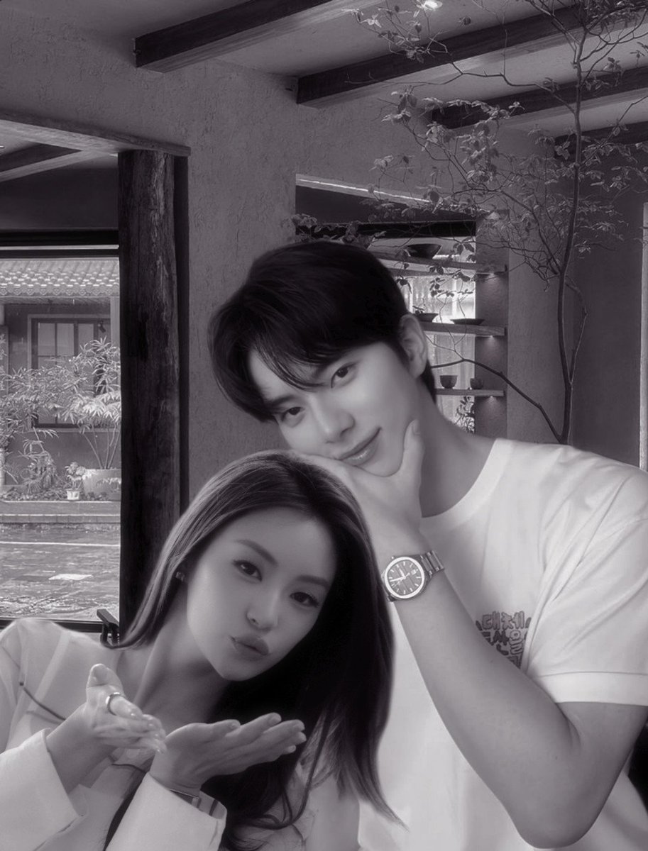 veramoine's tweet photo. ㅤ
𝗠𝗨𝗗 𝗔𝗡𝗗 𝗠𝗜𝗥𝗧𝗛 
𝗦𝗧𝗨𝗗𝗜𝗢 | Minggu : 04 Oktober 2026.

Berangkat kerja hari ini diantar sama adik aku yang paling oke itu. Sebelum sampai ke studio tadi kita mampir sebentar beli 𝘪𝘤𝘦 𝘤𝘳𝘦𝘢𝘮.
ㅤ https://t.co/JiHmHGlDAb