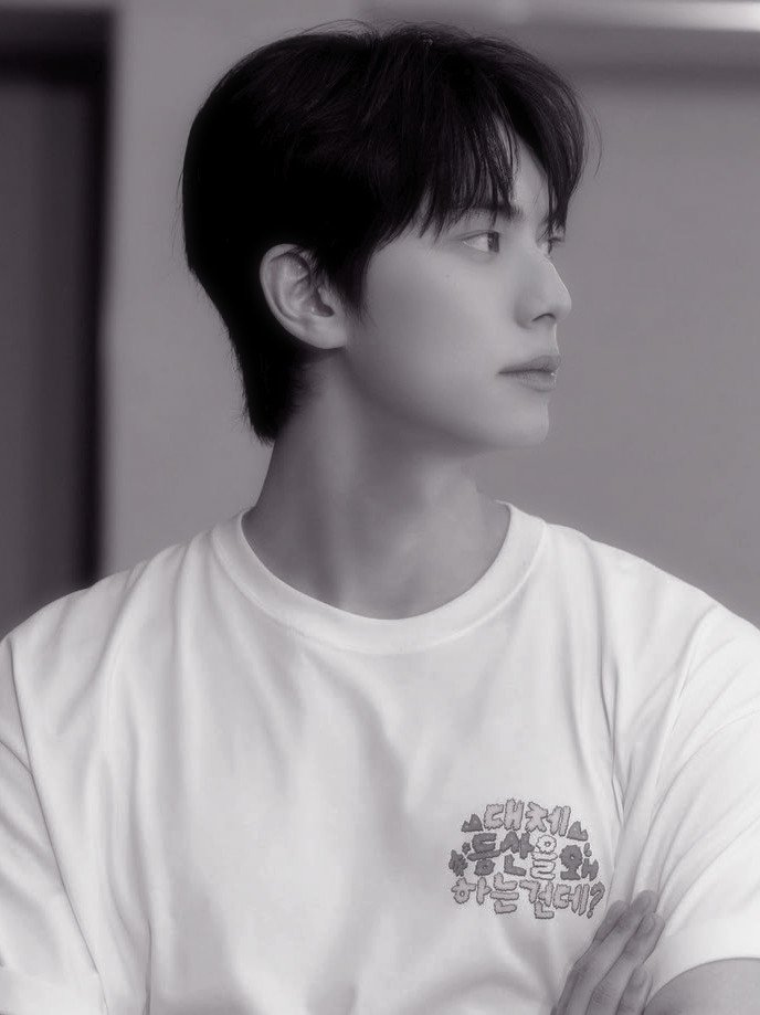 veramoine's tweet photo. ㅤ
𝗠𝗨𝗗 𝗔𝗡𝗗 𝗠𝗜𝗥𝗧𝗛 
𝗦𝗧𝗨𝗗𝗜𝗢 | Minggu : 04 Oktober 2026.

Berangkat kerja hari ini diantar sama adik aku yang paling oke itu. Sebelum sampai ke studio tadi kita mampir sebentar beli 𝘪𝘤𝘦 𝘤𝘳𝘦𝘢𝘮.
ㅤ https://t.co/JiHmHGlDAb