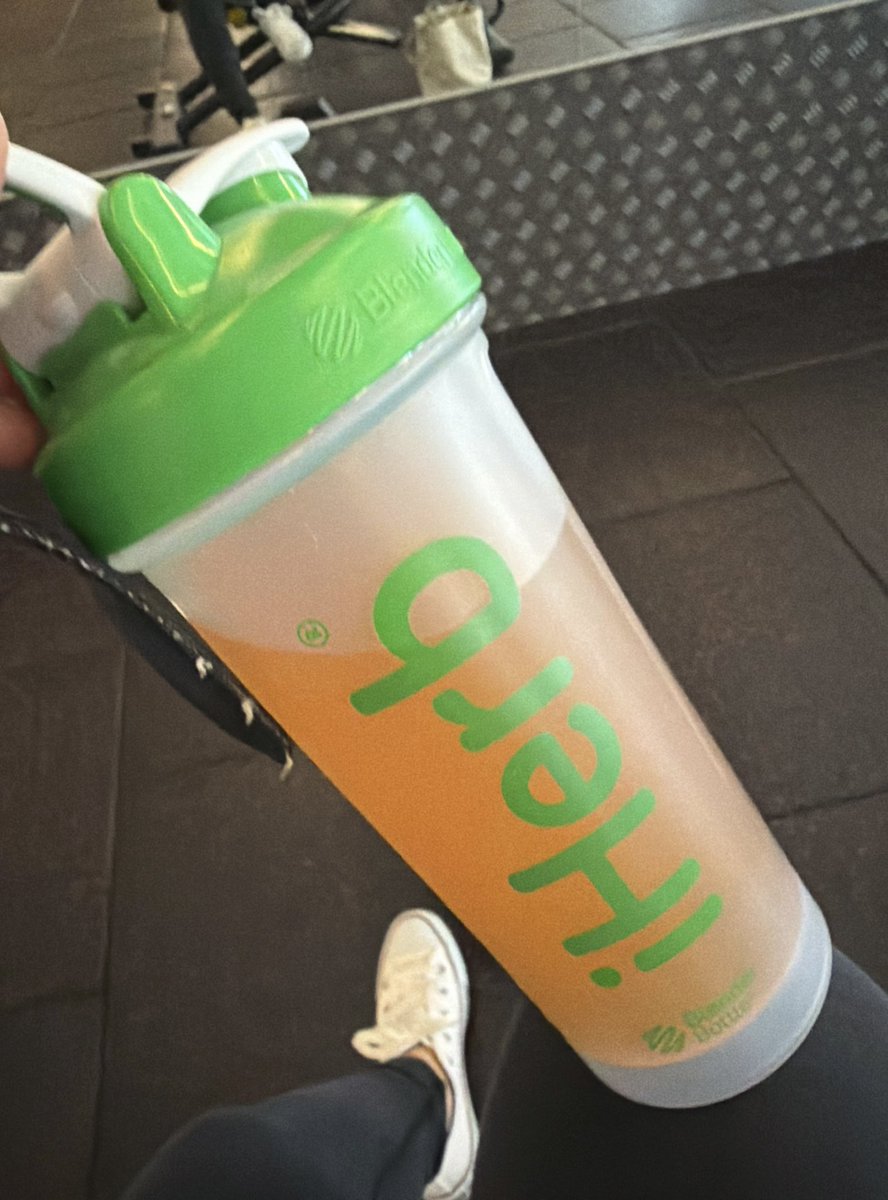 ebichaebi's tweet photo. じむいん！VALXのEAA好奇心でコーラ頼んだけど想像以上にコーラだった🥤炭酸苦手でもう何年もコーラ飲んでないけど😅午後からコストコなのでバタバタトレがんばる！ https://t.co/Nt12TKPZFN