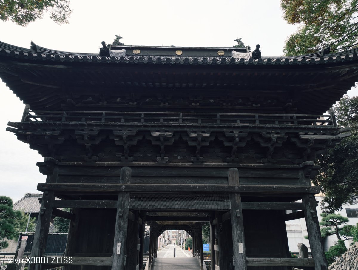 kazupon_102's tweet photo. こっちはvivo x300のストリートモード https://t.co/jvvTOTnxKN
