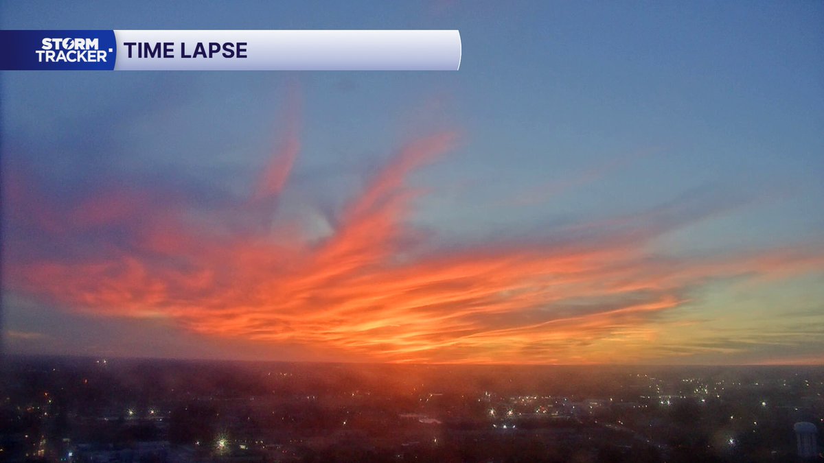 EmilyMcKinneyWx's tweet photo. Does a sunset get any prettier than this??😍 https://t.co/QolVqgYL44