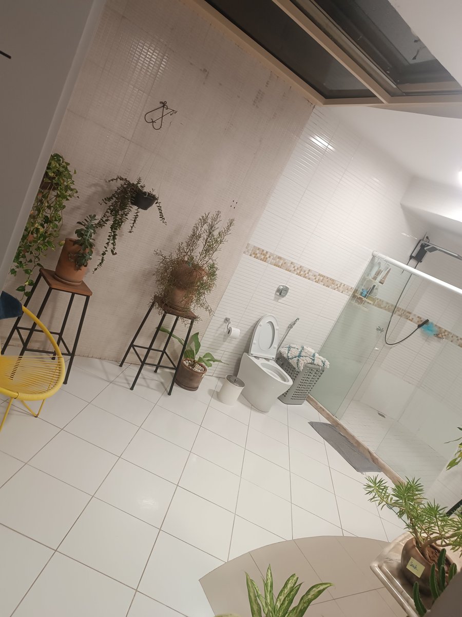 hanekwa's tweet photo. não tanko sse banheiro maior que meu quarto https://t.co/XG1ZdfdHNW