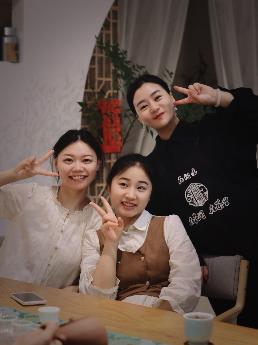 PhantomTokh2tg's tweet photo. [Today’s warm moments: Wen Zi, Nai, and Ping shared sweet laughs over a cup of tea!]， https://t.co/1Jh2CGHcEb