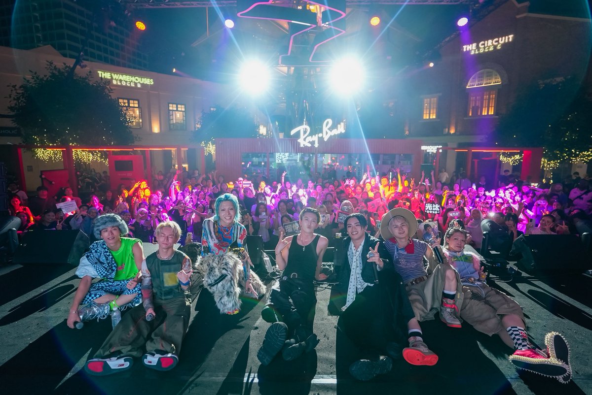 _KID_PHENOMENON's tweet photo. 【📸】 
Thank you so much for our first performance in Singapore at Music Matters Live 2026!! ✨🎤

From Tokyo to the world. KID PHENOMENON is bringing you a new cultural movement called “TOKYO NEO POP” 👑

初のシンガポールでのパフォーマンスありがとうございました！
東京から世界へ。「TOKYO NEO POP」という新しいカルチャーを
KID PHENOMENONは届けていきます👑

──────────
SETLIST PLAYLIST
🎧https://t.co/4E8OREITlk
──────────

#MMLive26
#KPinSingapore 
#KIDPHENOMENON