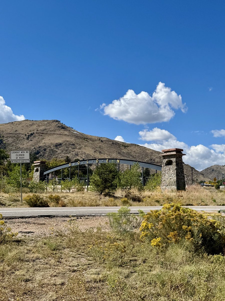 dolbyl's tweet photo. “Lookout Mountain Wisdom: When climbing or hiking steep local terrain, the famous mindset is to "not to look at the whole mountain; take it one piece at a time." #goldenco #optoutside #getoutside https://t.co/3TjEQLFjZU