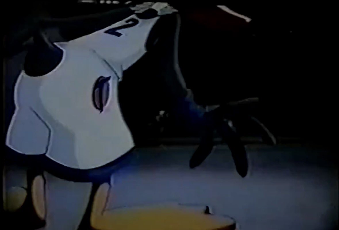 DillyDalh1a's tweet photo. Actually I think Daffy out of all the looney toons has the fattest ass https://t.co/fDNeW8kYZw