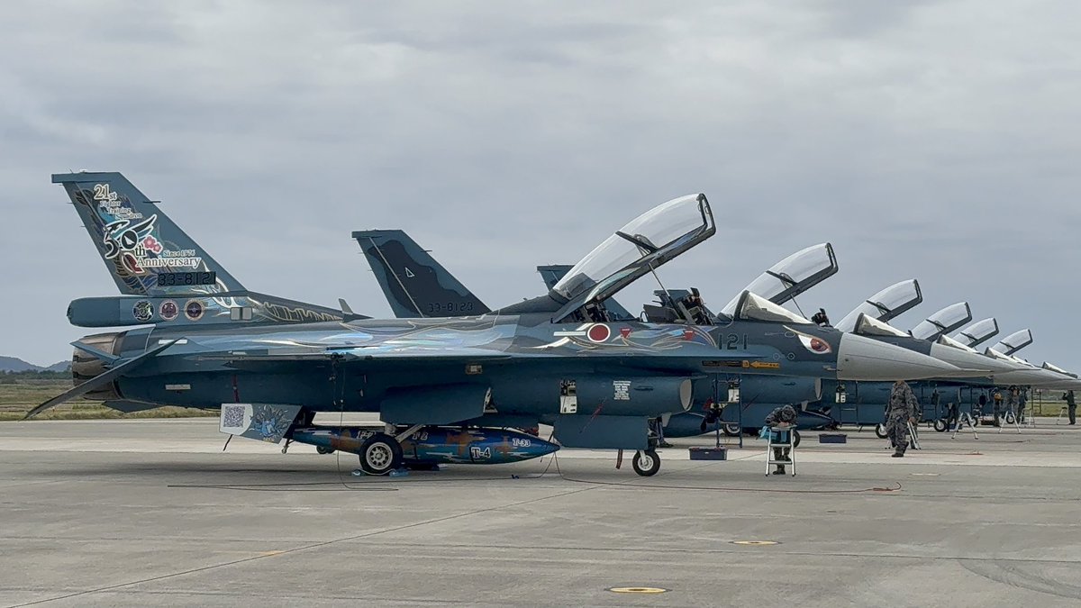 Umisio0405's tweet photo. 第21飛行隊50週年スペマのF-2も見れた！ https://t.co/vgOPQyO3vQ