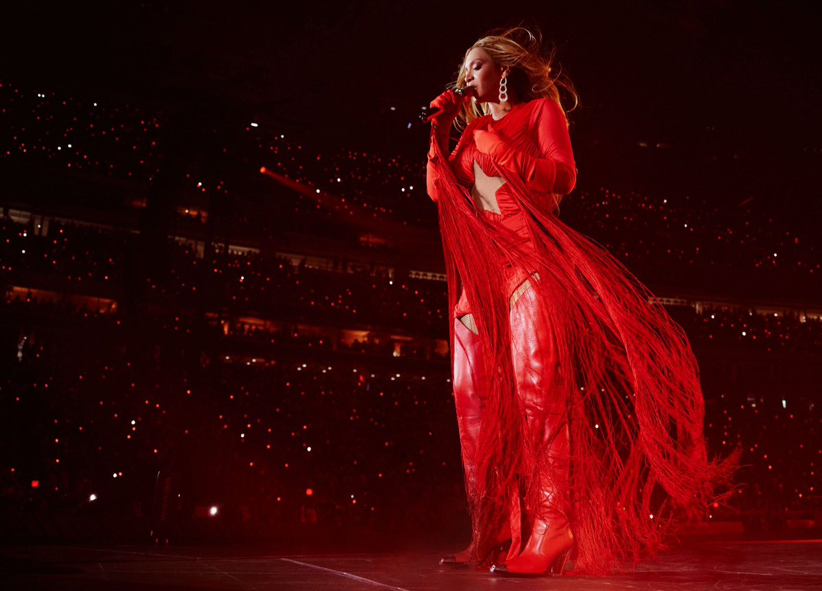 beybuzzin's tweet photo. Beyoncé wears David Koma for Houston N1 at Cowboy Carter Tour https://t.co/XOwVhYS82F