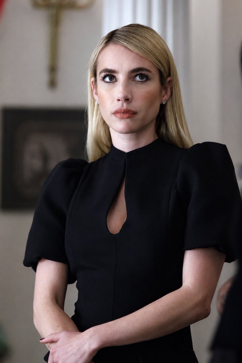 xcxanton's tweet photo. ODIO ese estúpido filtro amarillo que usan desde apocalypse. #AHS13 https://t.co/NYMZTwnWRb
