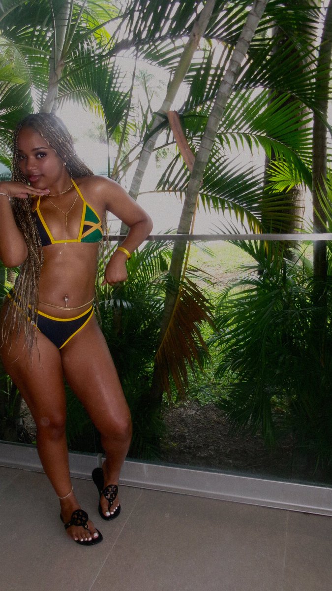 _kaay2x's tweet photo. 26 in 🇯🇲. happy bday to me. #librasznnn https://t.co/UCh5edmMRC
