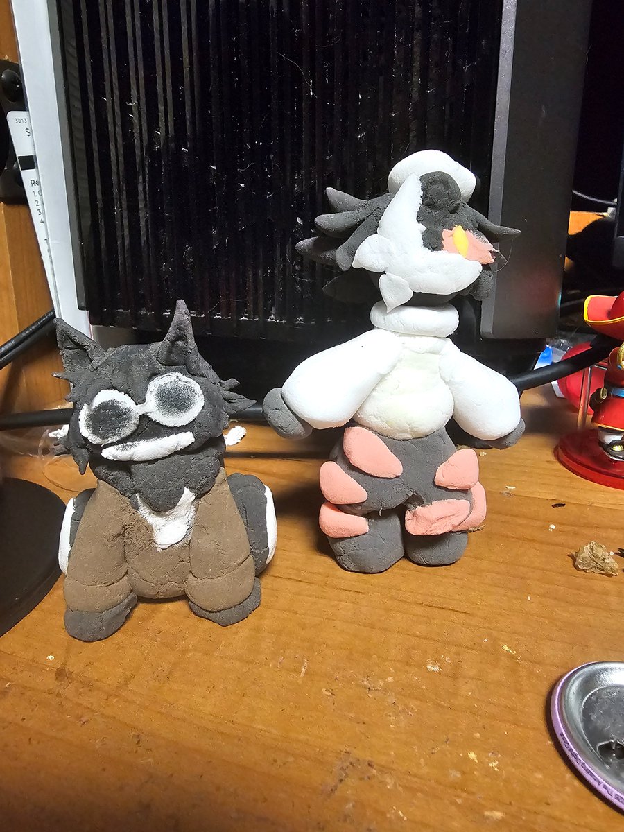 JestieRays's tweet photo. Ugly ass critters i picked up from the sewer/silly
They watch me draw and judge every second of it
#regretevator
#bive #folly https://t.co/HbS3HW0v1b