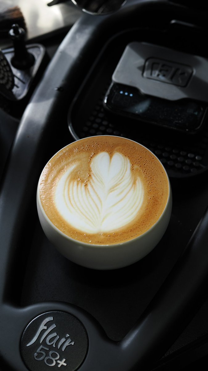 suru_coffee's tweet photo. Today's Latte 
2026.10.04

🫘Panama Finca Panda Caturra Washed Mossto 17 18g

Timemore S5 0.2Click
Flair58+ Bookoo Basket ConeL 

昨日メンテついでにZERNO のオーガーをスローフィーダーに変えたら全然粉が出てこなくて中見たら粉々になった豆が逆流してた😱
後でもとに戻します😭 https://t.co/OFXhy1LLn8