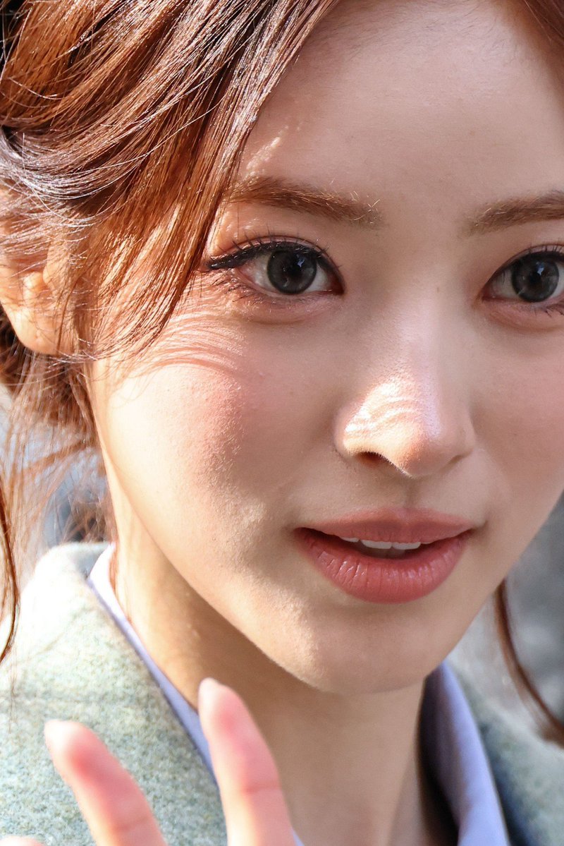 anna_usachan's tweet photo. This Anna close up pic is absolutely breathtaking. Her face is literally so beautiful and flawless https://t.co/B4RNARMp92