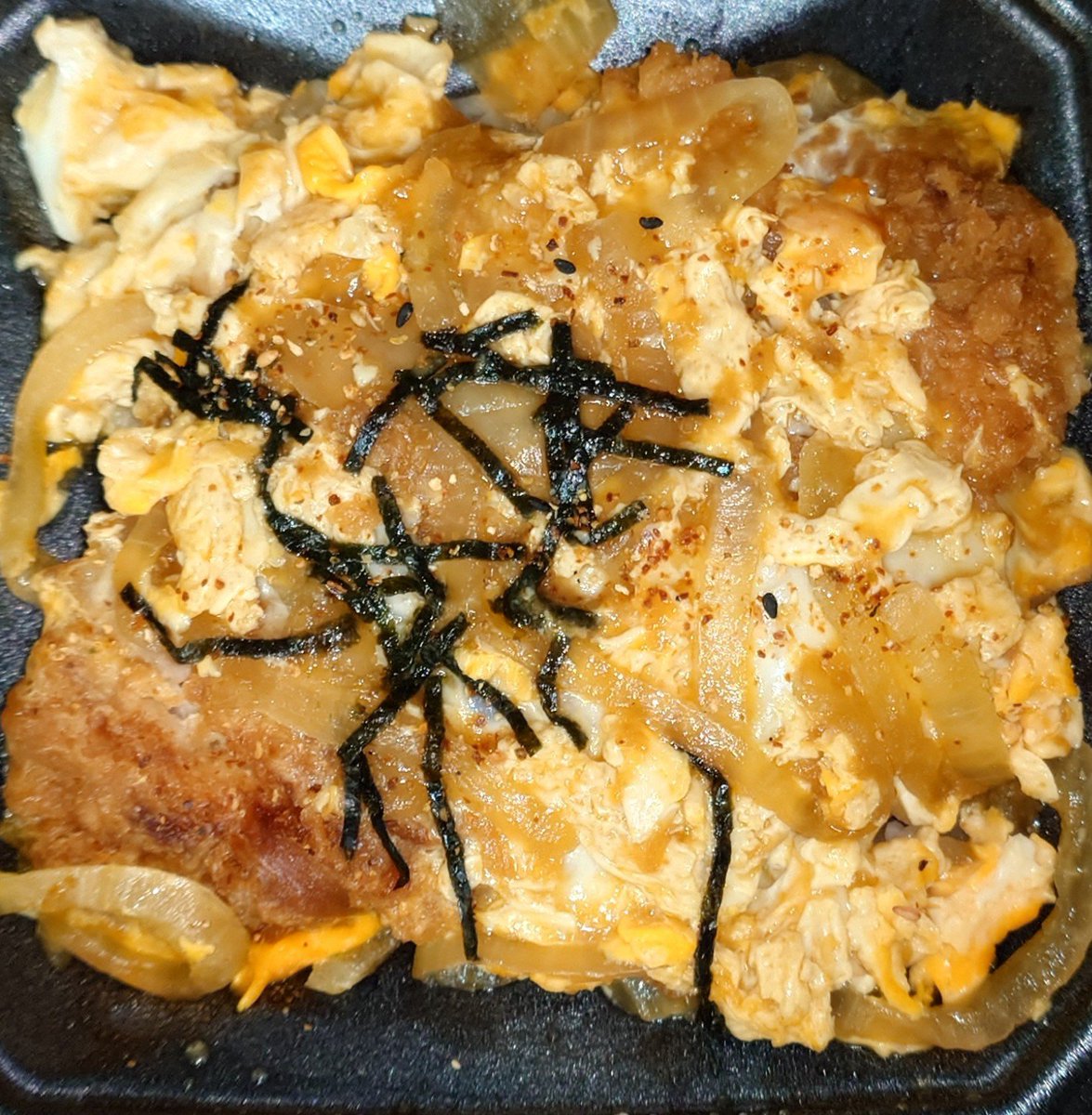 A_N_222's tweet photo. かつ丼は朝に出来立てを食べるのが一番いいですね
しかも自分で作るより安い https://t.co/giUNRxSI9N