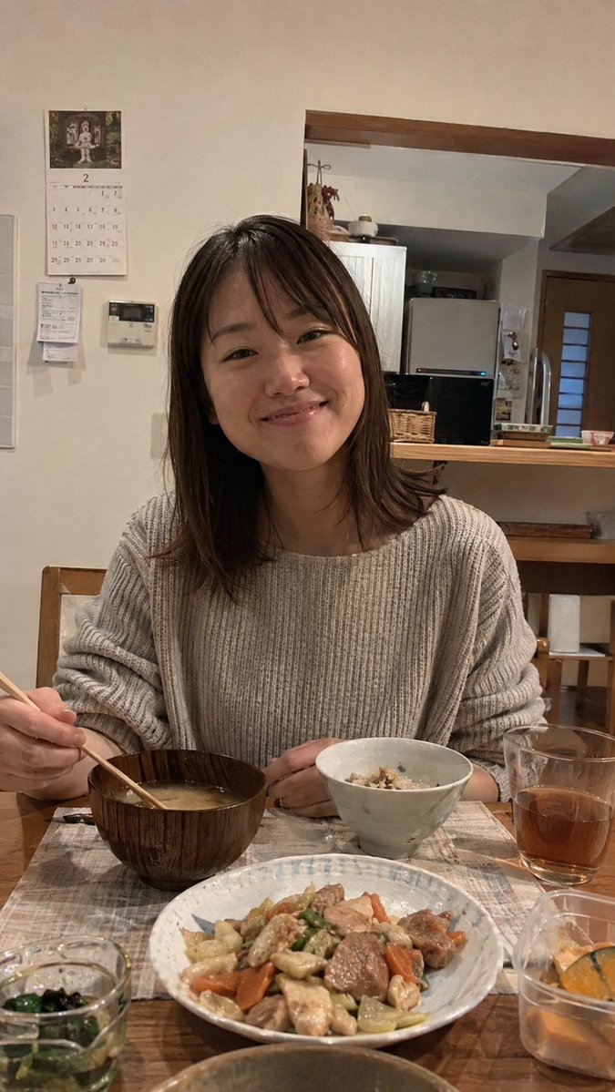 ymk_kbys's tweet photo. どちらと結婚したい？

←整形美人　　　　　　　　　　整形なしの普通顔→ https://t.co/lwutgmSDhd