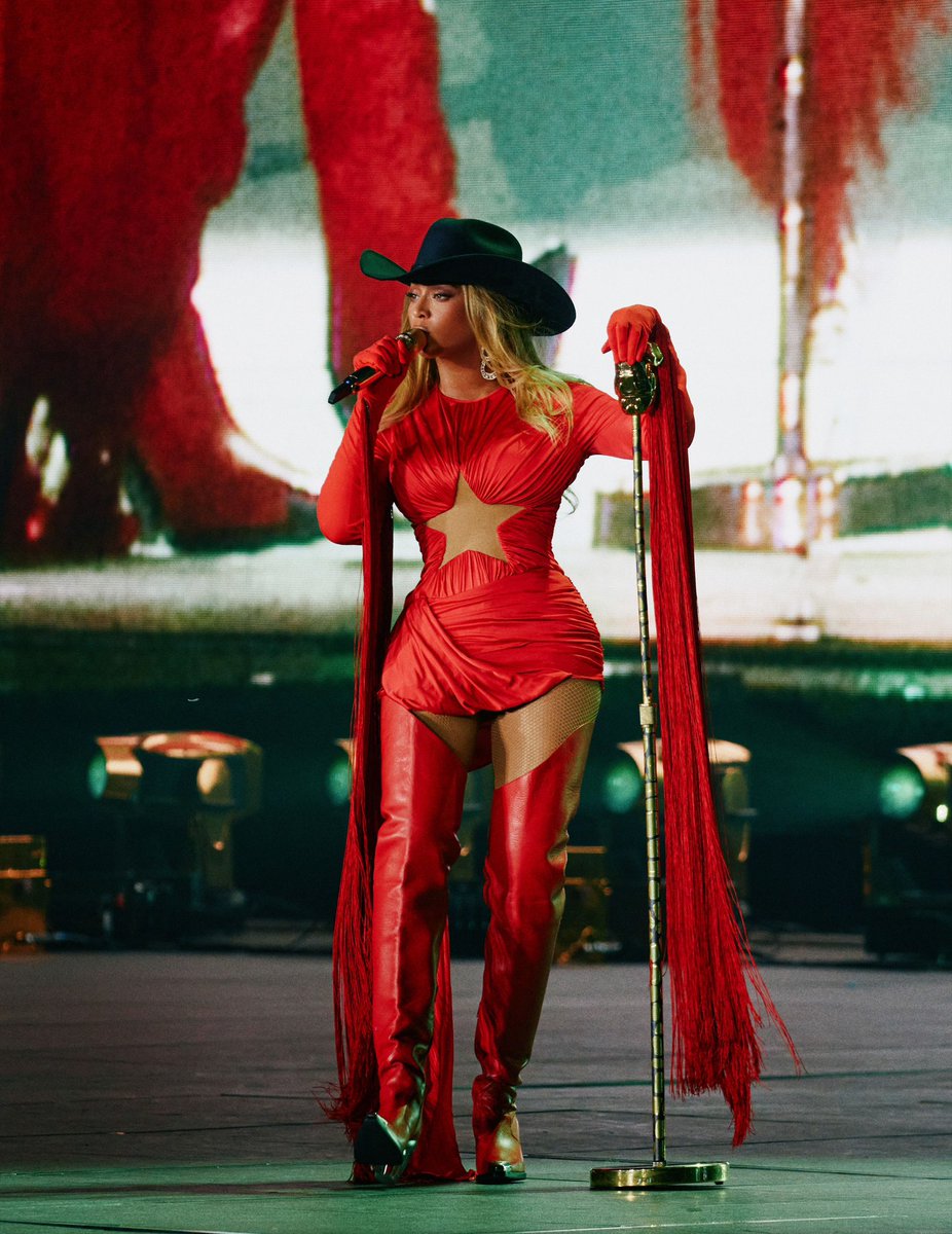 beybuzzin's tweet photo. BEYONCÉ AT HOUSTON N1 COWBOY CARTER TOUR https://t.co/Pl5PKdv4Pf