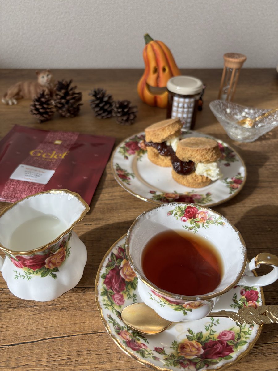s_victorian's tweet photo. 🫖 TEA Market Gclef ルフナ シーズナル
ポトトゥワ農園 FBOPFEXSP
スリランカ・サバラガムワ州の紅茶
和三盆やラムレーズンに近いノートの
落ち着きのある甘香ばしさ
葉々屋の全粒粉スコーンを添えて
いちじくジャムがジューシーで
美味しい♪
#紅茶
#teatime
#木漏れ日のお茶会
#茶好連 https://t.co/1TzgBRa7bI