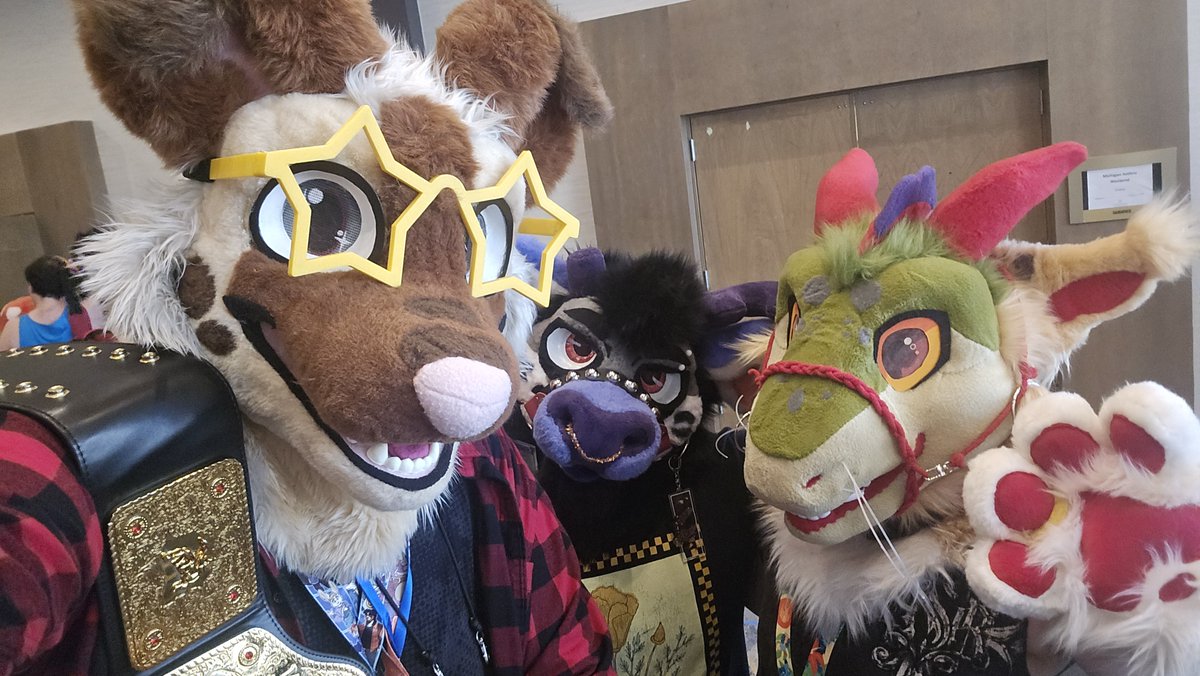 MaestroIgnitex's tweet photo. Some #MichiganAnthroWeekend #MAW2026 Day 2 fursuit photos as Lumis! https://t.co/AIA0YTyIYx