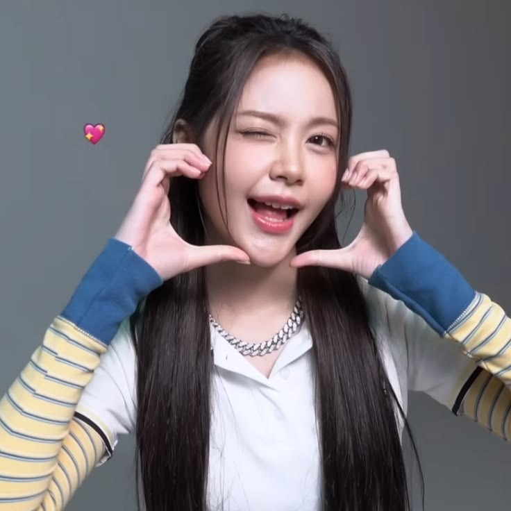 rosiellachu's tweet photo. @Kuarinayoo Happy Sunday!
A soft reminder to take a break, be kind to yourself, and enjoy the little moments that make you smile.💕 https://t.co/7Jh8eqTDql