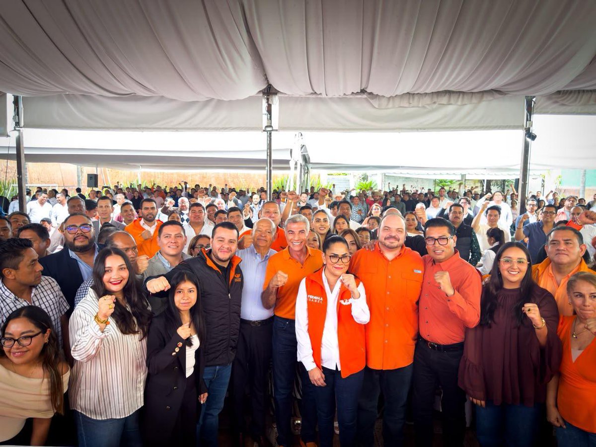 TonyGali's tweet photo. Gracias a las y los poblanos que conforman las estructuras de @MovCiudadanoPue por su trabajo y compromiso. 🧡 

Creemos en Puebla, creemos en México. ¡Vamos fuertes al 2027!

@MovCiudadanoMX @DanteDelgado @AlvarezMaynez @FedrhaSuriano @NestorCamarillo https://t.co/XN1HMaclb7