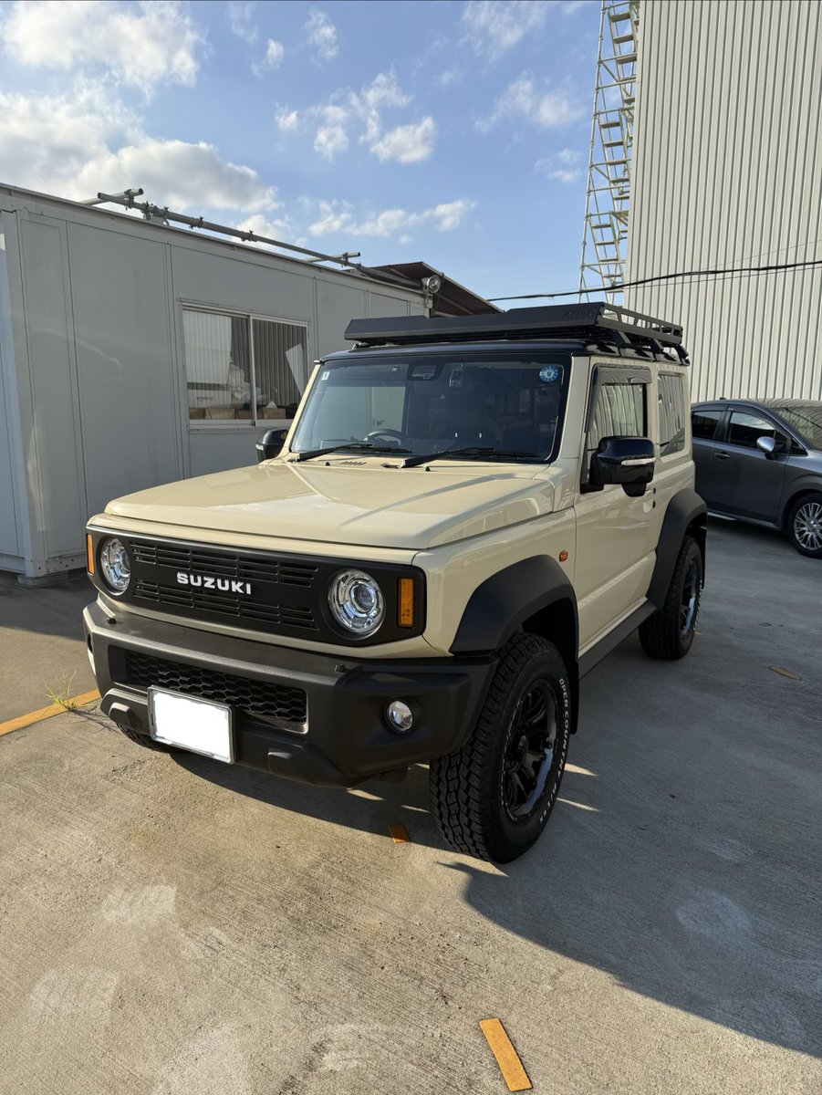 aloha5021's tweet photo. ジムニーカスタム一応完了！
先日購入から半年経ってLEDテール
ランプを取り付けました
（カプラー外しが一番大変でした😮‍💨)
ペダルカバーはサイズが合わなかった
ので交換予定です。
＃ジムニーライフ　#ジムニーシエラ https://t.co/py7CQm8M7C