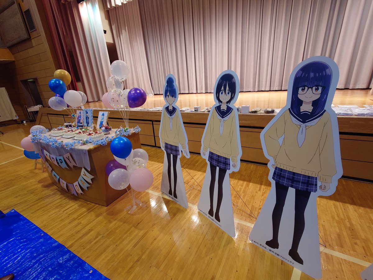 mtzk_'s tweet photo. 志摩リン・大垣千明・斉藤恵那誕生日会。革製千明ブックマーカー当たった。話してたらケーキ食えず😭 #ゆるキャン #ゆるキャンΔ https://t.co/a7KeoYfOXu