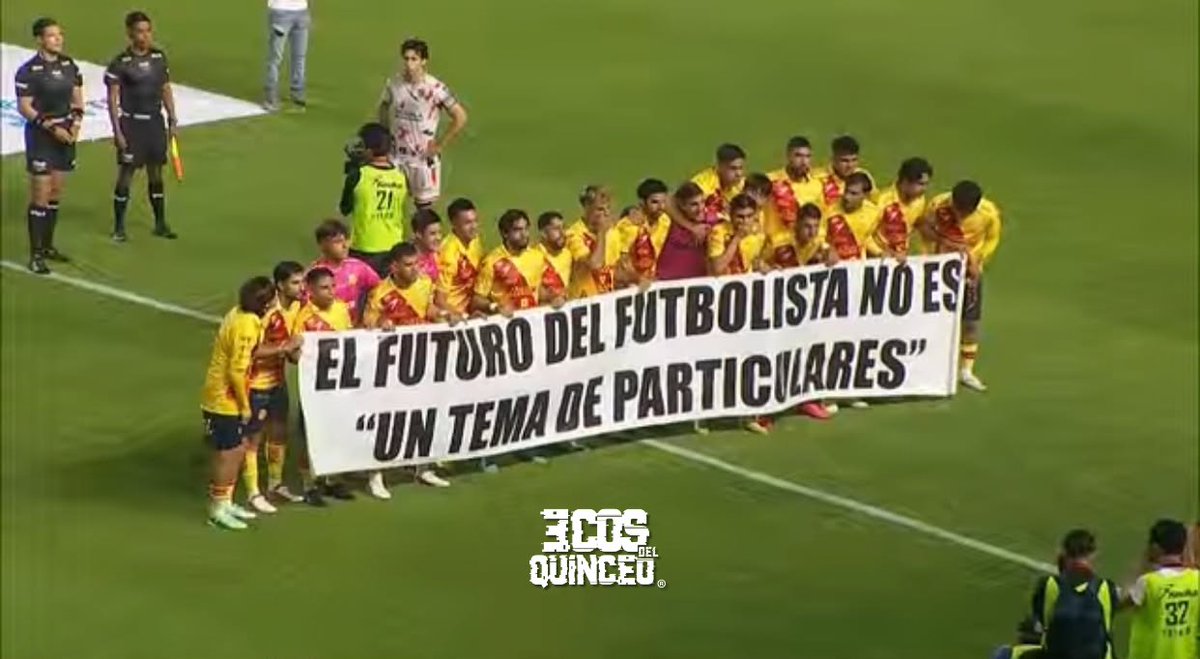 EcosDelQuinceo's tweet photo. EL FUTURO DEL FUTBOLISTA NO ES "UN TEMA DE PARTICULARES". ✍

Así la frase que presenta el @C_A_Morelia 🔴🟡 en su foto previa al inicio del partido Vs. @Coyotes_Oficial 

Con dedicatoria especial al presidente de la Asociación Mexicana de Futbolistas Profesionales. https://t.co/l0qOQMHDCC