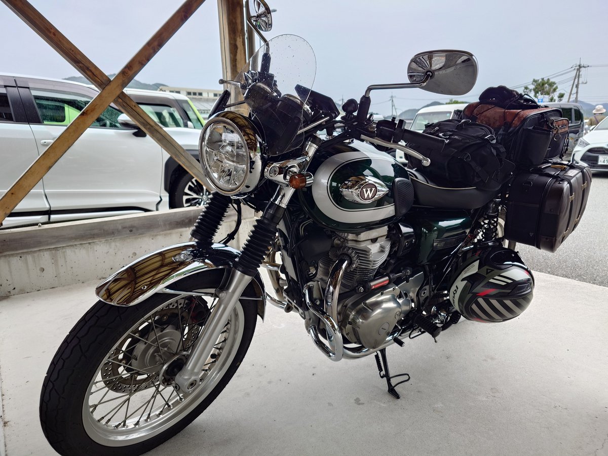 wavelets72's tweet photo. 阿武町にて残念ながら雨

いったん小休止です

#カワサキ #W800 #ソロツー
#道の駅 #阿武町 https://t.co/2fEKPWYBCK