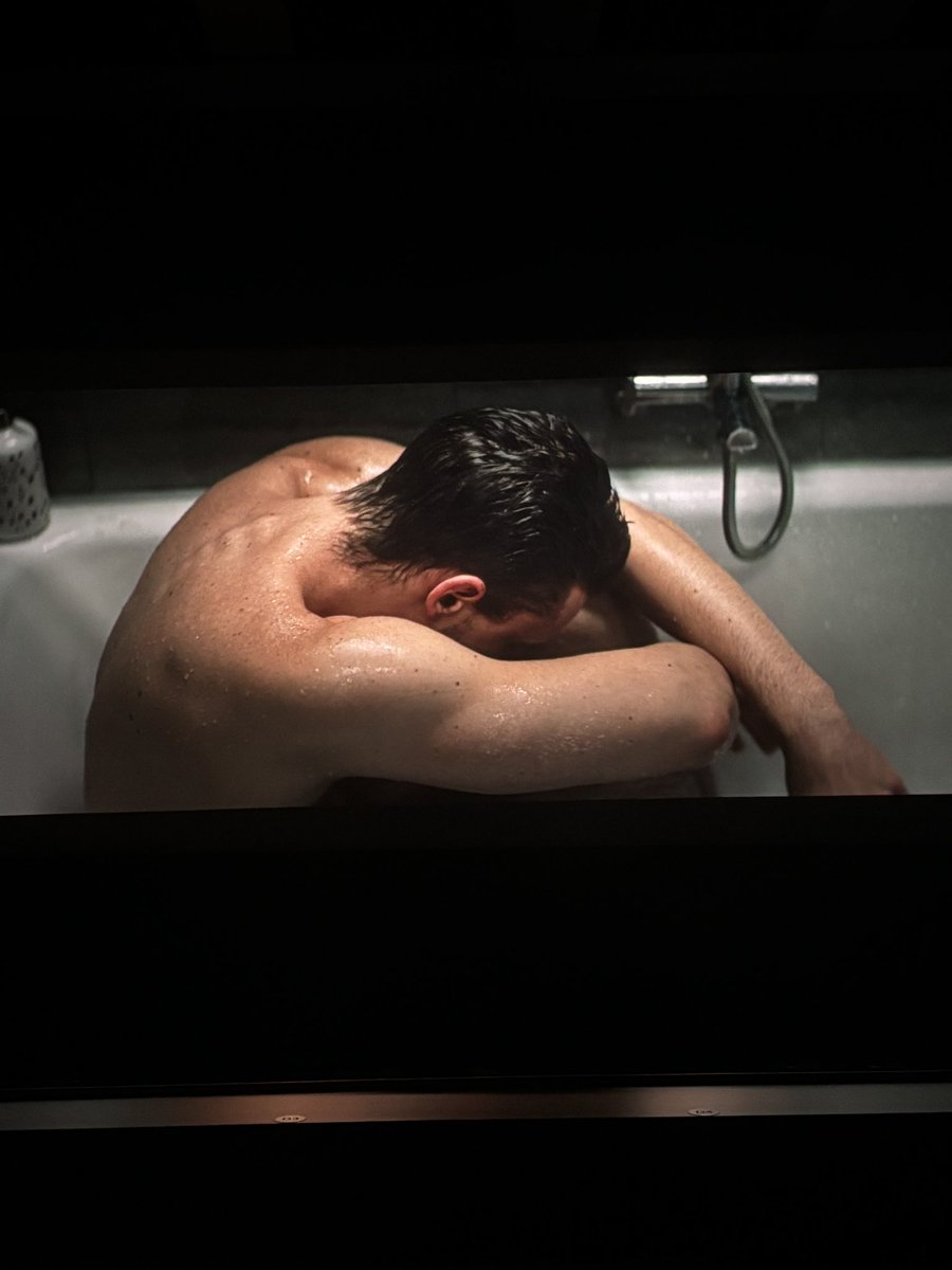 downbadhudcon's tweet photo. FUCK HE WAS SO HOT FUCK https://t.co/xTyCO6IROR