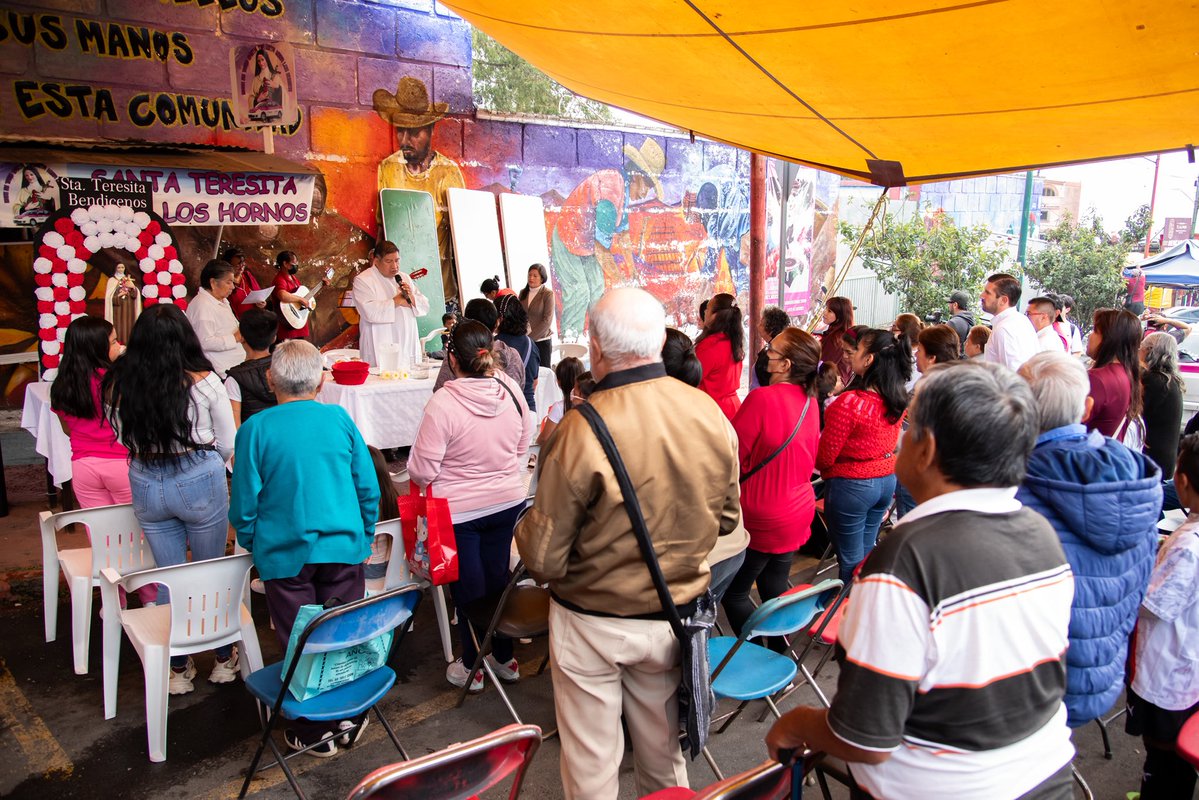 PedroHacesL's tweet photo. ¡CELEBRANDO A SANTA TERESITA DESDE MESA LOS HORNOS! 🙏🐓

Acompañé a las familias de Mesa los Hornos en su fiesta patronal. Gracias a los vecinos por recibirme con tanto cariño. 

Amor con amor se paga. ❤️🐓

¡Ánimo! 🫶

#TúHacesTlalpan #PedroHacesLago https://t.co/ZkL2Nq7J2i