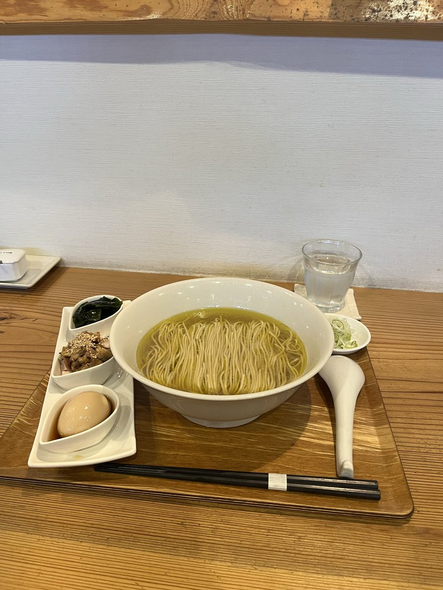 566yuu's tweet photo. ル・デッサン
あさりだしの塩ラーメン

シンプルだからこそ美味い塩ラーメンここに爆誕✨

ごちそうさまでした https://t.co/cDfB3u7QCR