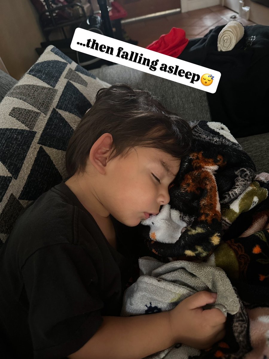 RalphieSalinas's tweet photo. Got to babysit my grandsons for a couple of hours 🥰🥰🥰 #dirtyfeethappyheart #grandsonsarethebest #myskinnylegs https://t.co/V1j8T0veud