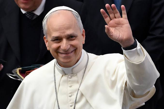 CirujanosV's tweet photo. Para promocionar Dune 3, el Papa Leon XVI quiere armar una yihad butleriana. https://t.co/AlA5AiCZxq